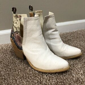 Snake skin, white booties